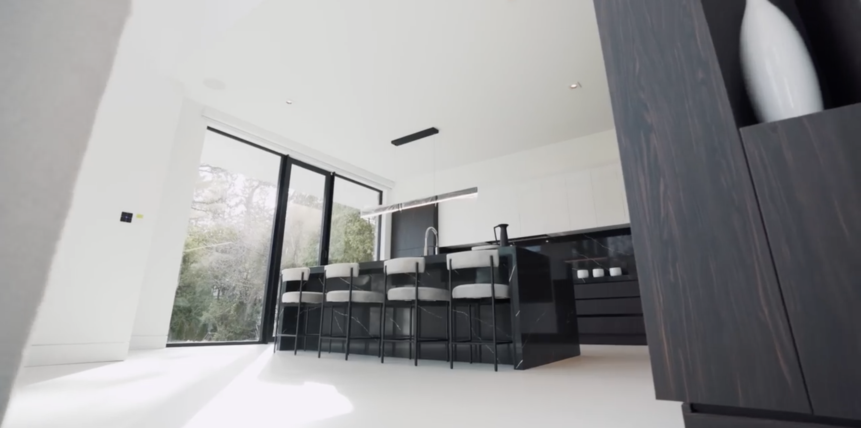 Réalisation entreprise construction Geneve - Cuisine avec table à manger